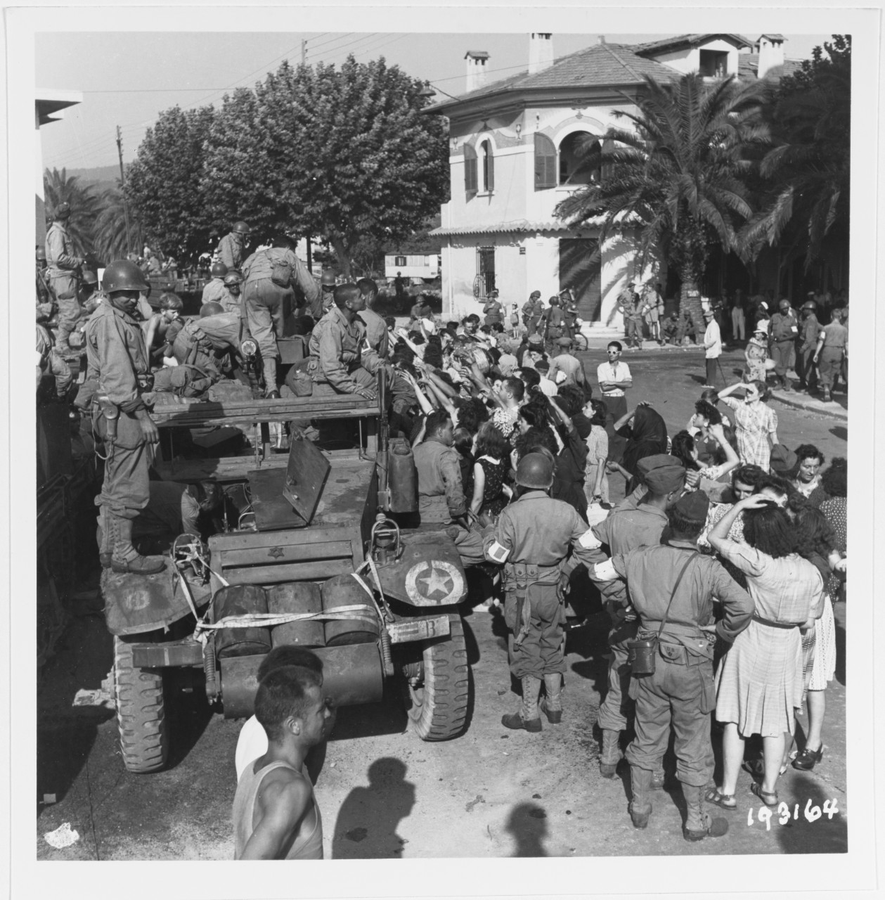 The population of Ste. Maxime welcomes a French Tank Destroyer Unit